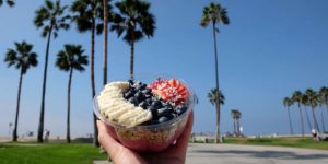 One of the food bloggers in Los Angeles showing a delicious bowl of fruits on Venice beach.