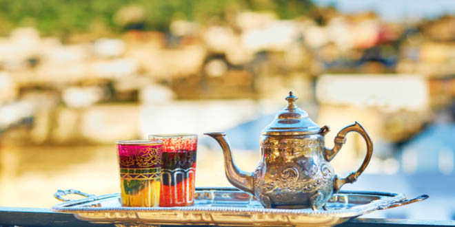 Tray with traditional Moroccan mint tea, ready for an afternoon snack.