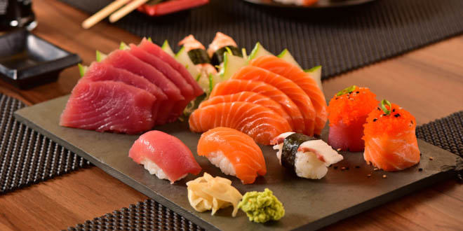 Nigiri, salmon and tuna on a plate. How to eat sushi is one of the things you should know about Japanese cuisine.