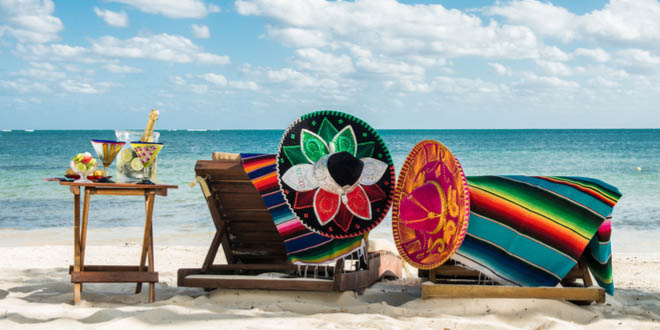 Beautiful Caribbean beach of one of the Mexican hotels and resorts ideal for foodies