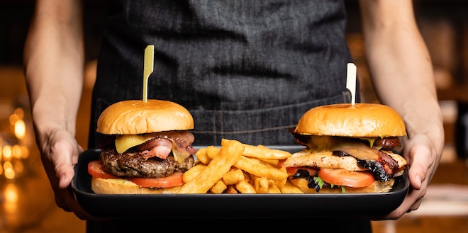 7 Reasons for investing in a burger restaurant franchise