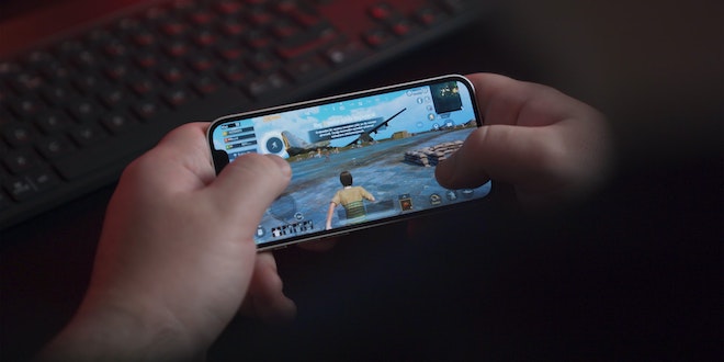 Pro Tips for Playing Online Games While Traveling