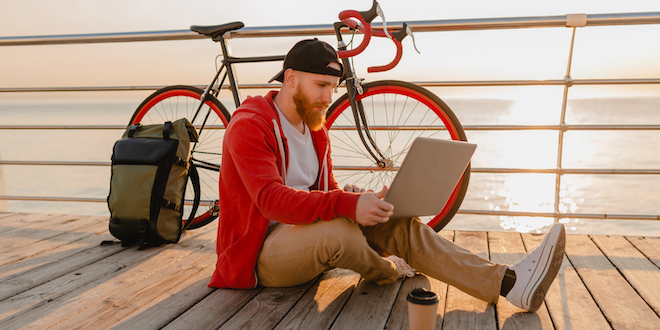 Digital Nomadism for Students: Balancing Work, Travel, and Education on the Go